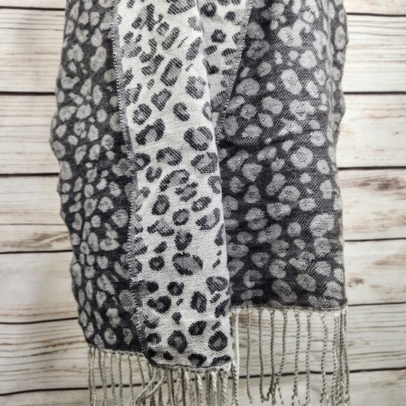 Collectioneighteen Gray Leopard Print Scarf Fall Winter OS - Picture 6 of 9